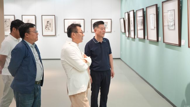 “山君气度——刘扬画虎作品展”昨日在济南隆重开幕
