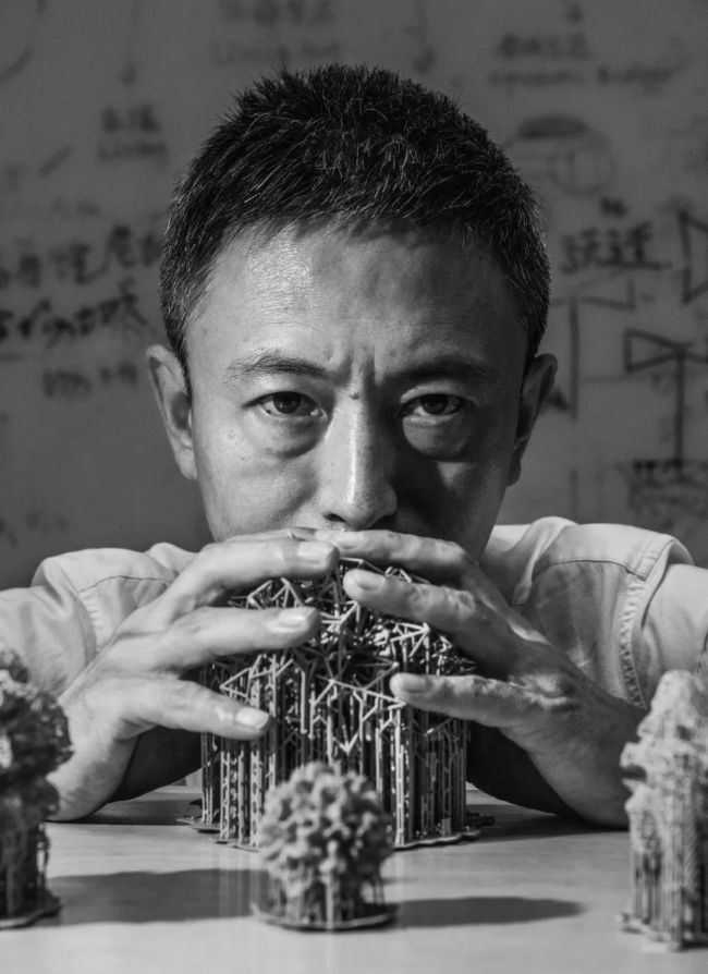 费俊：在“感能”与“智能”的张力之中，重塑学科形态与创造范式
