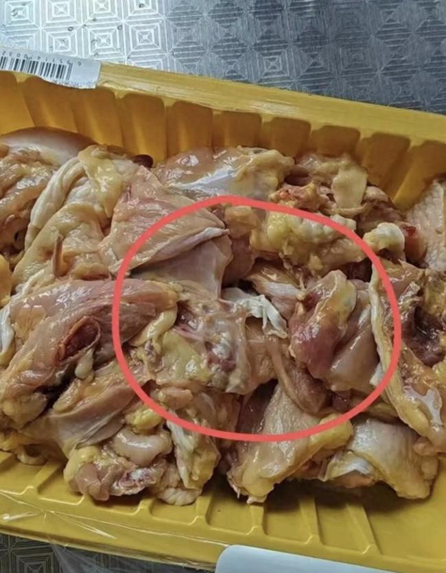 食安法规定的千元赔付能拿到吗?——“叮咚买菜”购买的生鲜鸡块中现嚼过的口香糖,叮咚买菜仅退款并赔偿200元