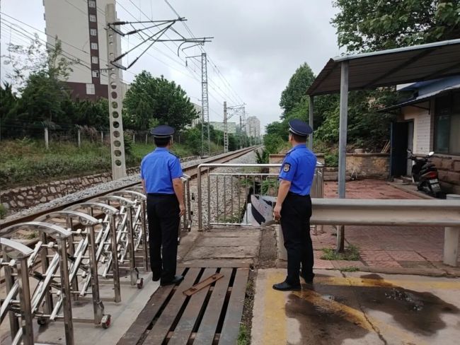 济南市莱芜区:加强铁路沿线环境巡查 筑牢安全整洁双防线