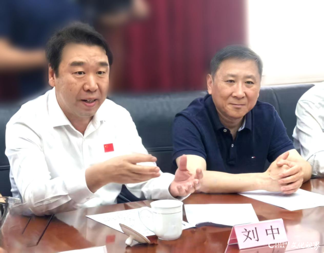 捐赠IP授权费,刘中探索“熊猫中中lP+艺术公益”助力乡村振兴的创新模式
