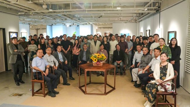 “共鸣：在可见与不可见之间——张曙光油画作品展”昨日在济南开幕