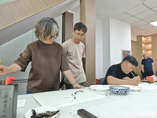 丹青赞奋斗，墨香润匠心——济南市美术馆（济南画院）“文化六进”书画笔会活动走进企业与基层