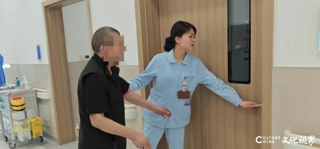 辗转十余次透析诊疗终获安稳,银丰(济南)医院温情守护失明老人就医路