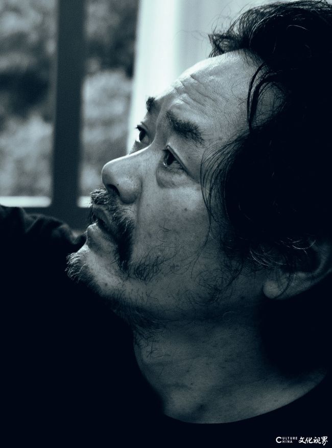 从“皮筋”到“众生相”——廖新松的观念主义艺术实验