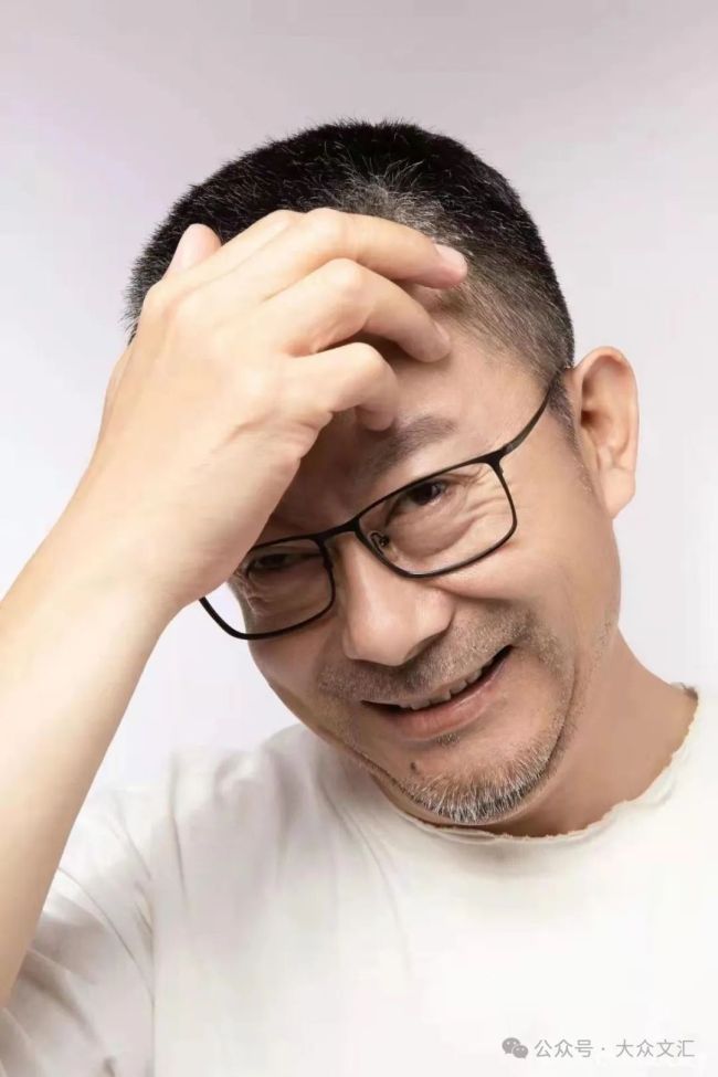 田杨作词作曲,赛燕飞演唱丨歌曲《家乡秋色》:弦歌绘秋景,一曲念家乡