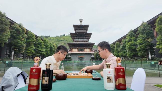 极速10秒定乾坤——“仁怀酱香酒·国弈杯”超快棋擂台赛昨日高压开战，仁怀酱香队陈梓健独挑鲁军四员大将