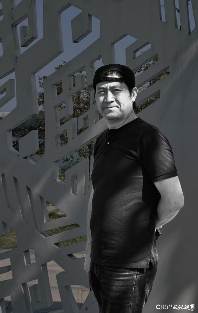 【DeepSeek谈艺】张燕根·雕塑 | 打破传统具象写实的束缚,让材质成为传递情感和思想的载体