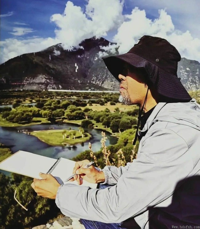 守正出奇——“游目骋怀·李琦书画展”的媒介间性与地方性知识建构