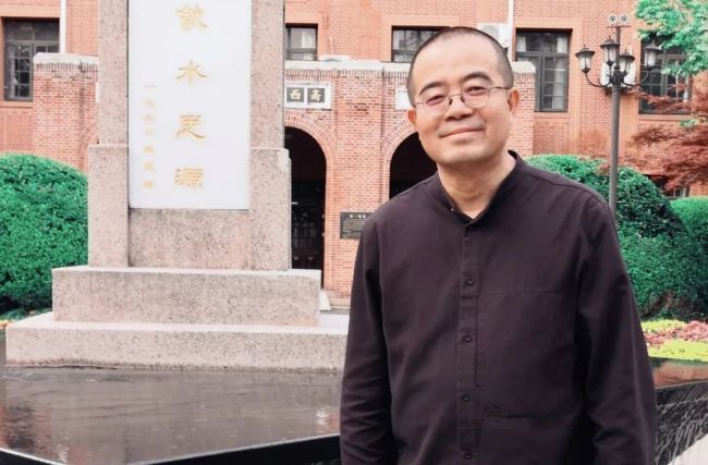 卷中吐纳乾坤气,纸上奔流今古魂——周一新携弟子绘马迎财神