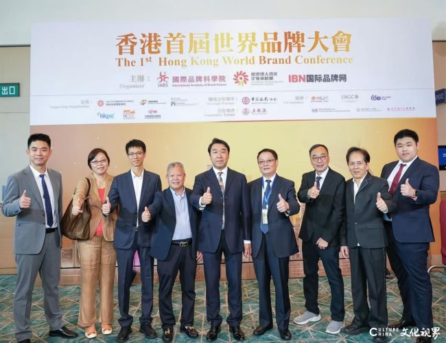 画家刘中携《丝路国宝五洲行》长卷亮相香港,以熊猫艺术多维赋能香江文化经济发展