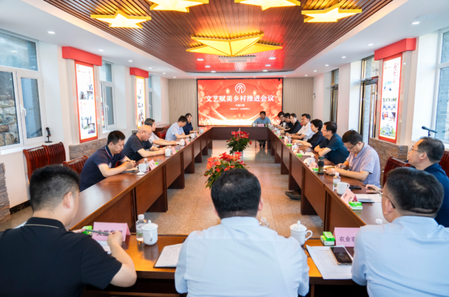 中国文联党组成员、副主席、书记处书记诸迪一行赴威海调研文艺赋美乡村建设工作