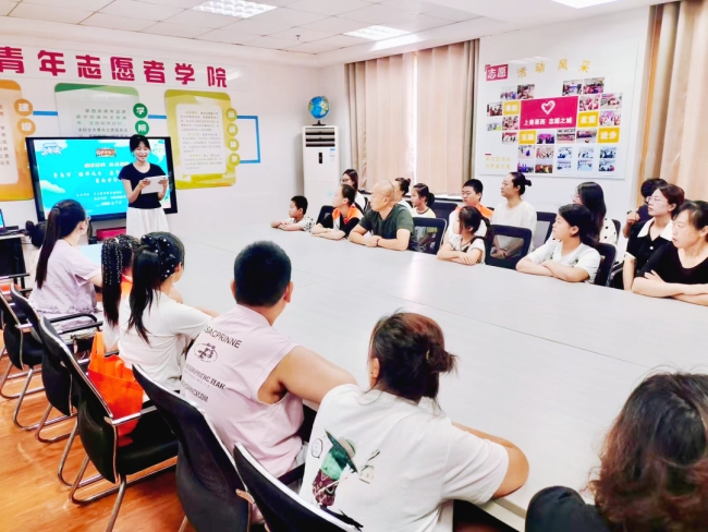 诵读、拓印、共读……青岛莱西市水集街道这场亲子阅读活动把“好家风”种进了孩子心里