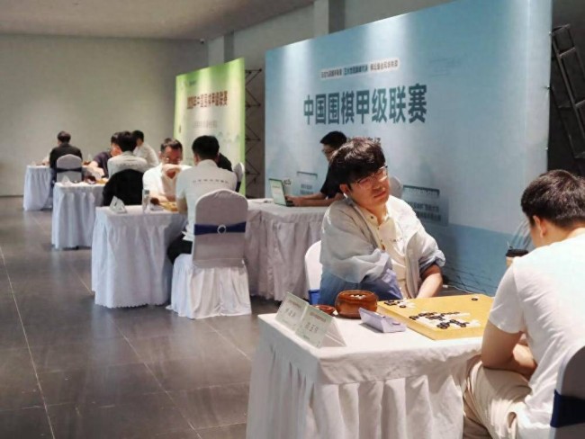 2026中国围棋甲级联赛银丰玖玺城专场昨日在济南珑和院开赛，山东银丰队连扳三局大胜衢州烂柯队