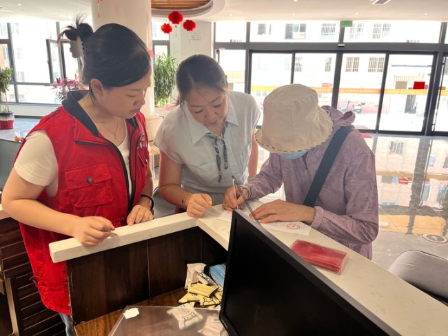 威海市环翠区竹岛街道：错峰延时不打烊，服务民生暖人心