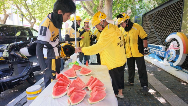 威海市环翠区竹岛街道开展“夏日送清凉 暖心护坚守”主题活动