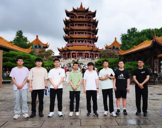 刘玮 | 黄鹤楼下一盘棋，楼枕江声落子轻