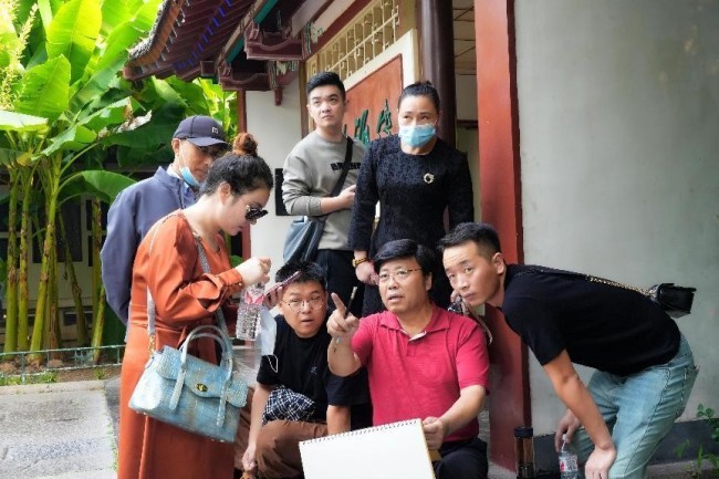 书画里的泉城㉙ | 孔维克:忍不住驻足深情回望济南的点滴进步,将她深厚的历史文化底蕴融入笔端
