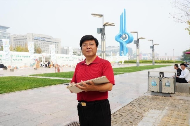 书画里的泉城㉙ | 孔维克:忍不住驻足深情回望济南的点滴进步,将她深厚的历史文化底蕴融入笔端
