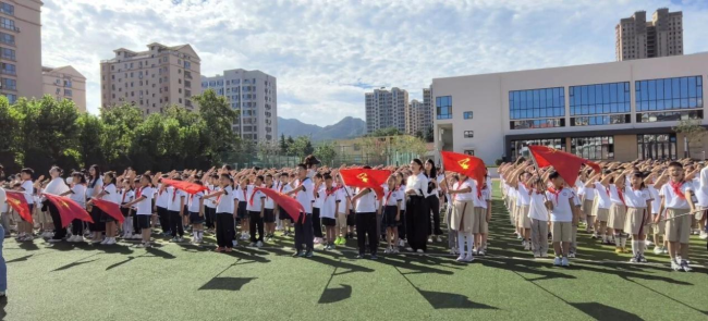 威海高新区田村小学举行“弘扬拼搏精神，做自己的冠军”秋季开学典礼