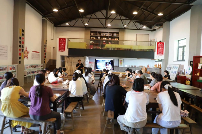 威海市环翠区竹岛街道开展“光影定格美好 赋能基层宣传”摄影技能培训