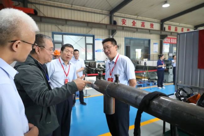 金秋比武正当时 以赛砺兵向苍穹——济钢集团2026年度职工职业技能大赛火热进行中