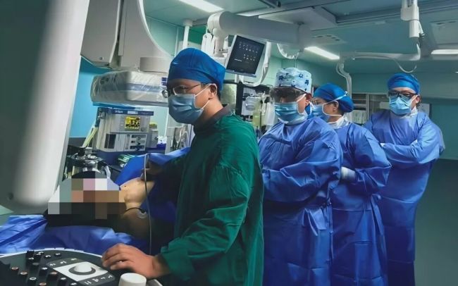 不开刀“换心门” 重燃生命之光——泰安市中心医院心肺血管病科成功完成首例经导管主动脉瓣置换术（TAVR）