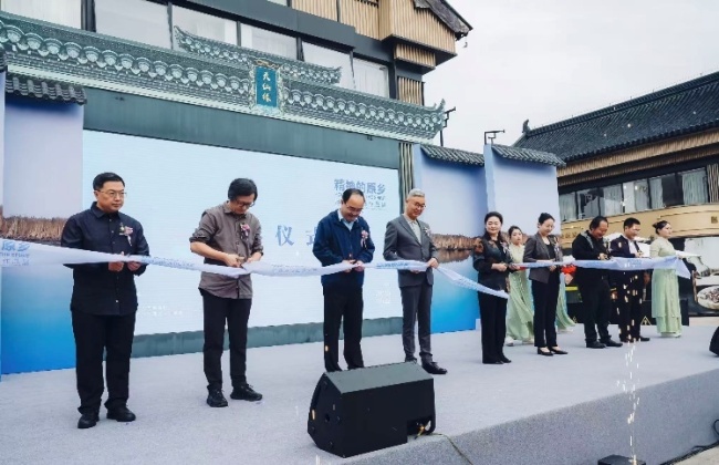 “精神的原乡——陆庆龙油画作品展”在江苏盐城东台开幕