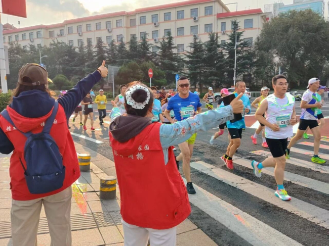 威海市环翠区竹岛街道全力护航2026威海半程马拉松比赛