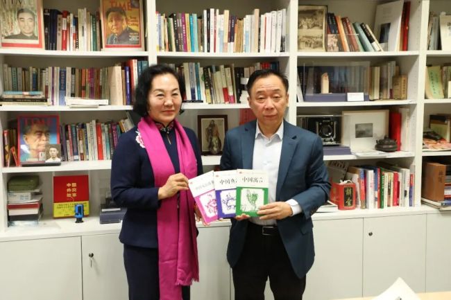 卢雪一行到欧洲时报文化中心参观交流