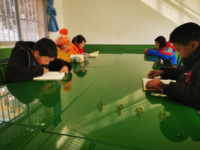 陕西水务集团团委在山阳县伍竹小学捐赠“520希望工程图书馆”