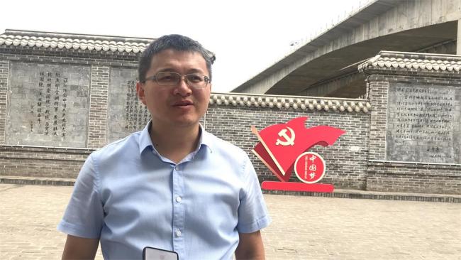 榆林市榆阳区委常委,榆阳区统战部部长高京接受媒体采访团采访 瞿永昊 摄