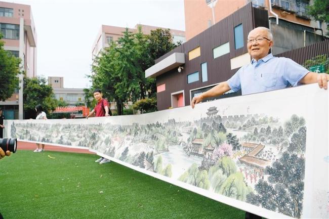 西安老人创作护城河晨练图 画作长14米 画中人物1800余人