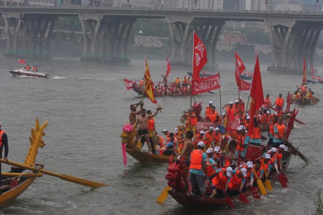 第二十二届中国安康汉江龙舟节在端午节举办