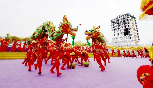 传承中创新，第二十二届中国安康汉江龙舟节开幕