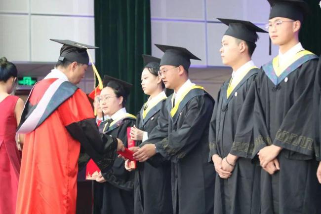 西安工商学院举行2022届学生毕业典礼暨学位授予仪式