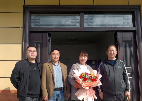 镇坪县委统战部:“三八”妇女节送温暖 关爱台胞暖人心