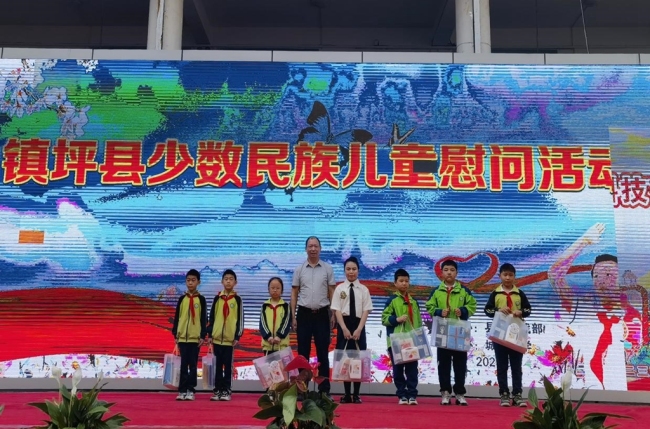 镇坪县委统战部开展“六一”儿童节少数民族儿童慰问活动