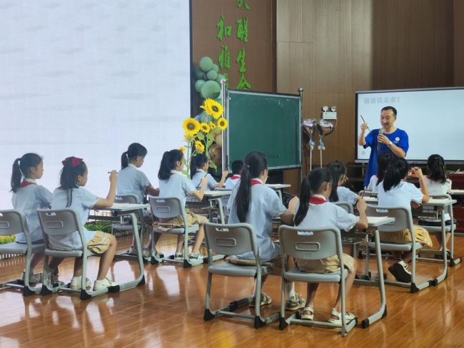 陕西师范大学赴广西凭祥市边境国门学校开展“红烛苗圃”交流实践活动