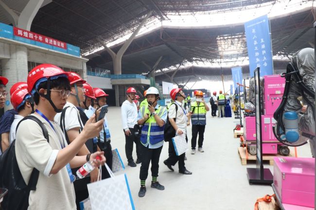 “八局智造”硬核亮相第八届工程建设行业互联网大会