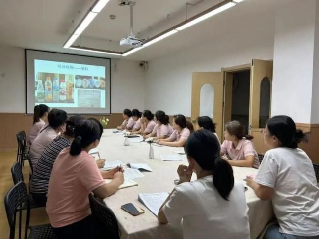 西安经开区各小学师生开学第一课：小手拉大手 垃圾分类齐参与