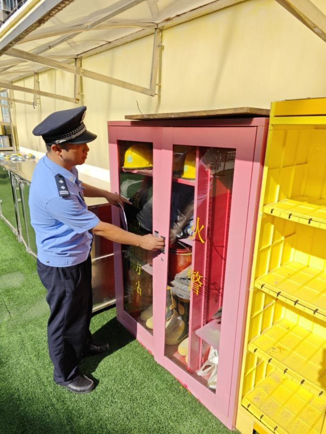 西安经开区：警校携手“护苗” 共建平安校园