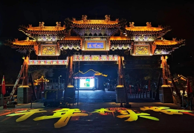 陕西佳县：“双节”假期旅游市场持续走热