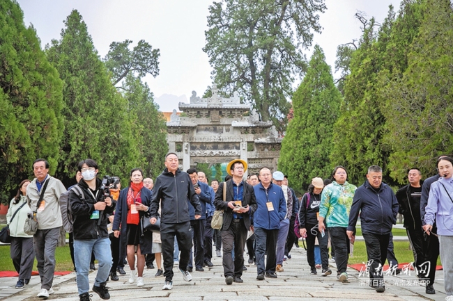 首届黄河流域国际农产品展览中亚商贸代表及媒体考察团沿黄观摩活动