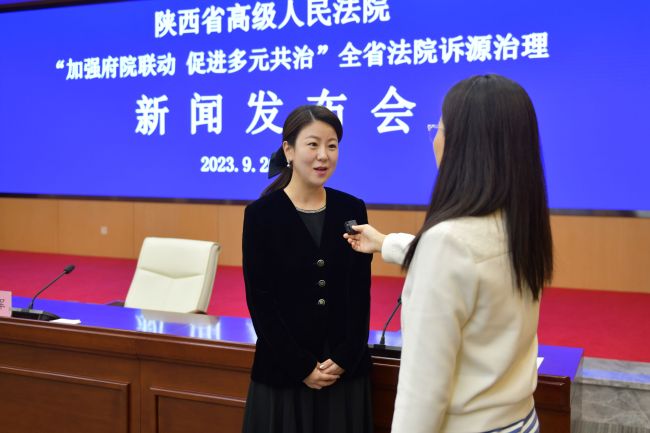 刘洁：以法护航促发展 践行公益显担当