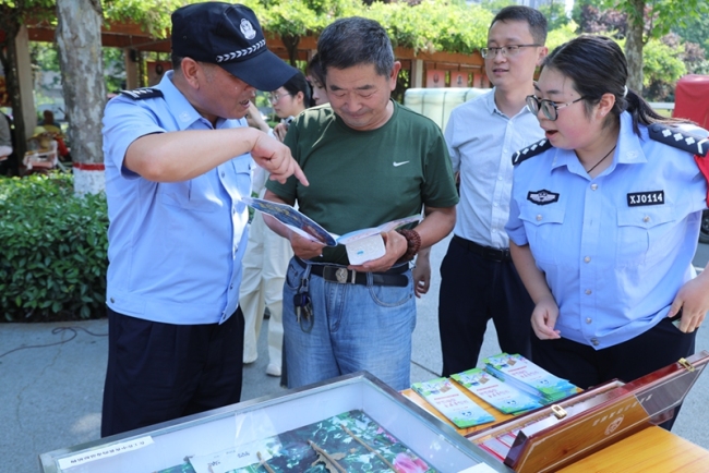 眉县女子社区警务队 禁毒宣传“铿锵玫瑰”