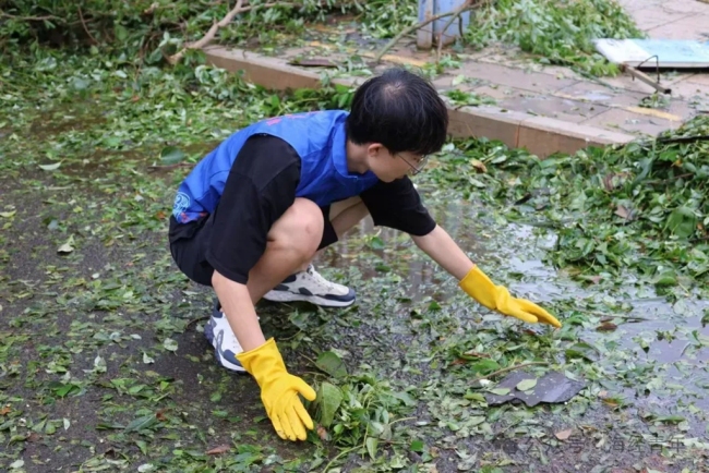 台风“摩羯”过后，海口经济学院全力以“复”