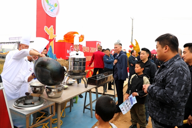 陕北横山：蟹肥稻香绘就乡村振兴丰收图景