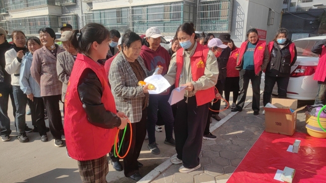 神木市呼家圪台社区开展“平安法治进家园 反邪意识入人心”宣传活动