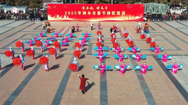 新春社火正当时 七支秧歌竞艳神木市人民广场